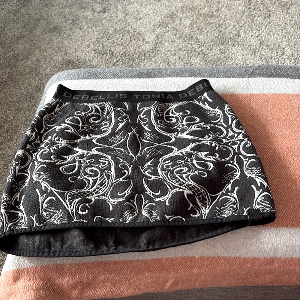 Tonia Debellis skirt, size M.   Excellent condition, barely worn!